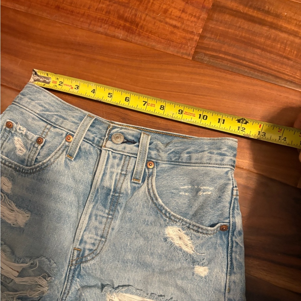 Levi’s 501 High Rise Distressed Denim Cutoff Shorts W24‎ (0879) - Picture 2 of 6